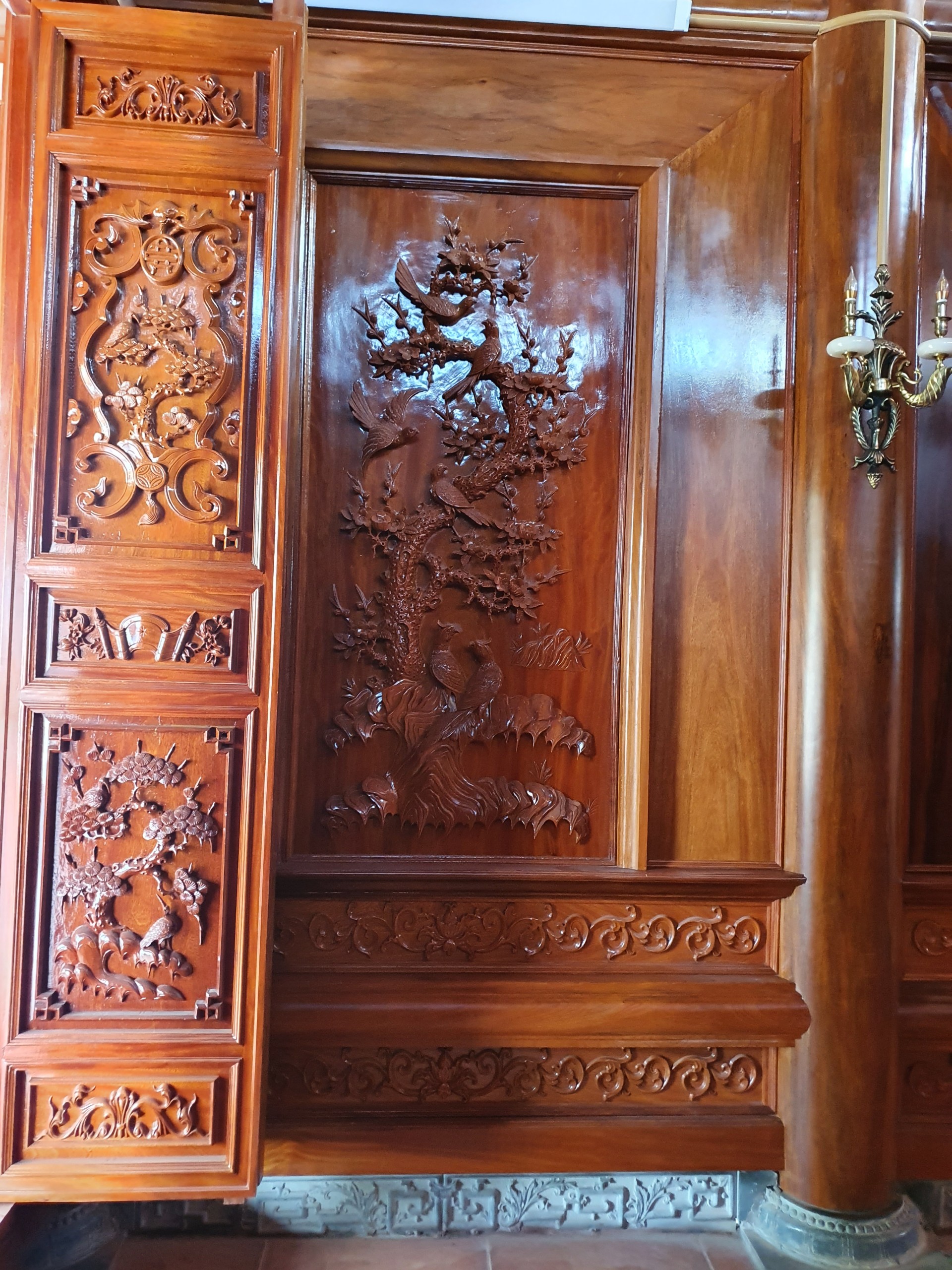 tu-duong-tai-hai-duong-nha-go (1).jpg