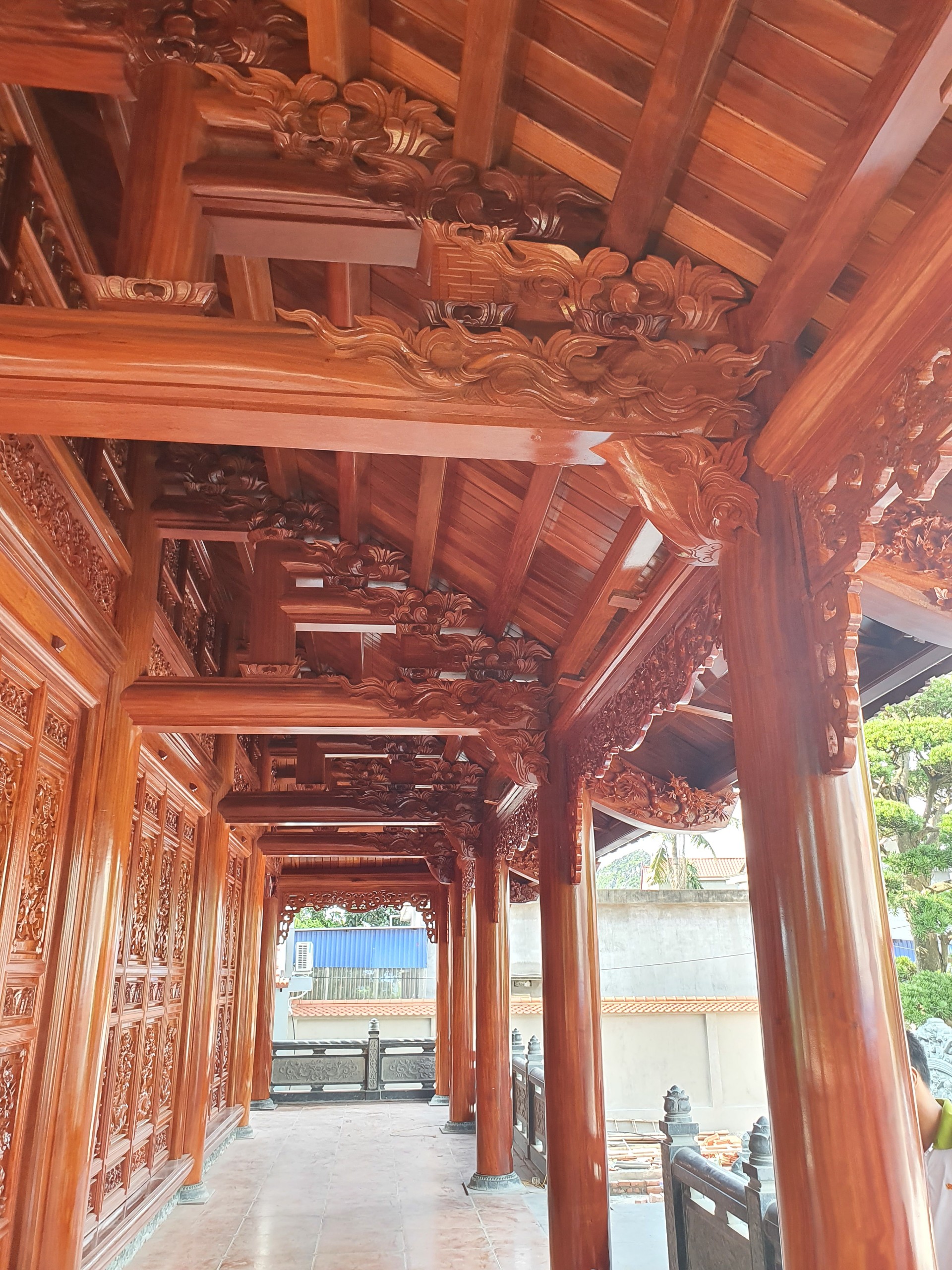 tu-duong-tai-hai-duong-nha-go (1).jpg