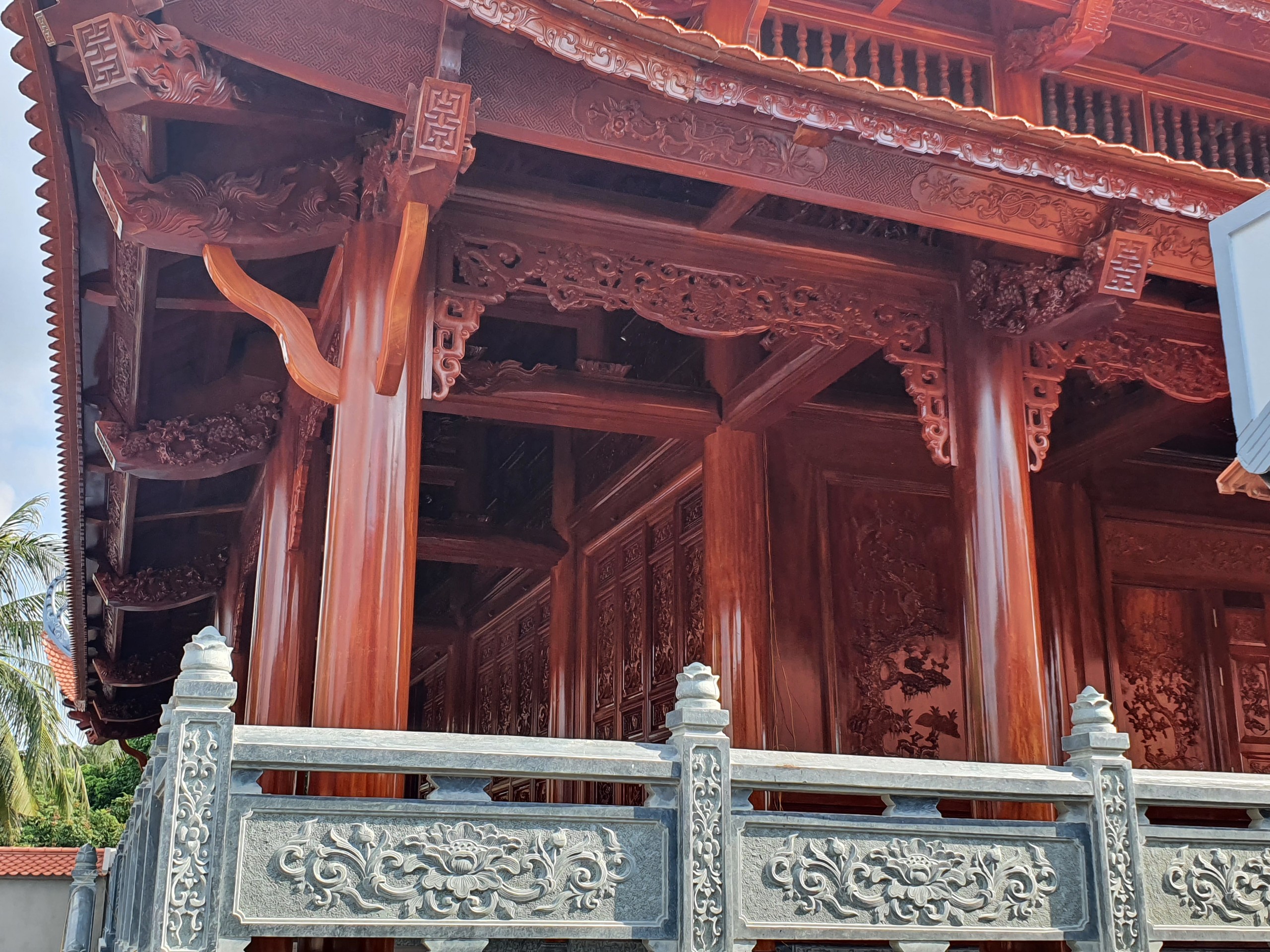 tu-duong-tai-hai-duong-nha-go (1).jpg