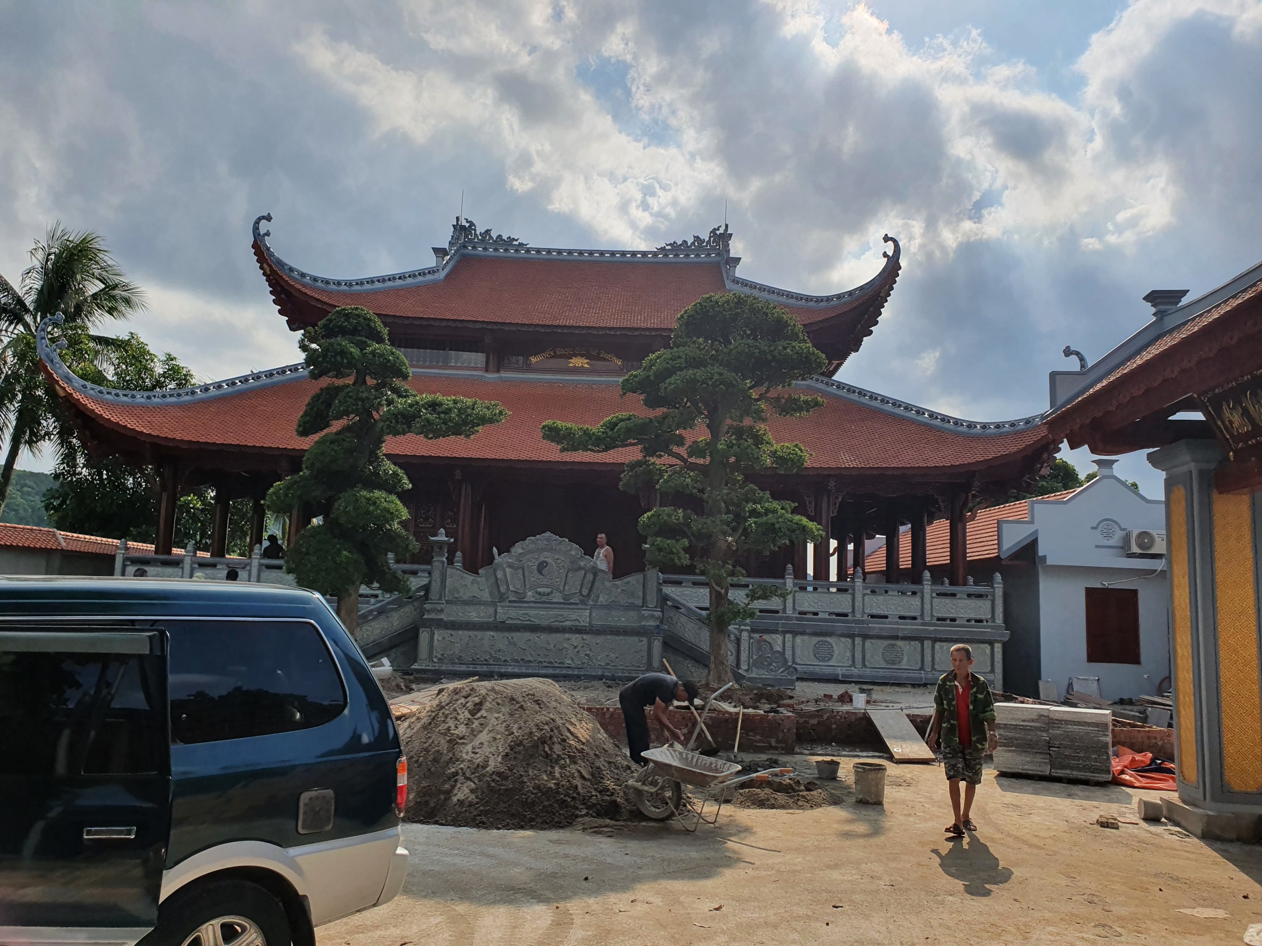 tu-duong-tai-hai-duong-nha-go (1).jpg